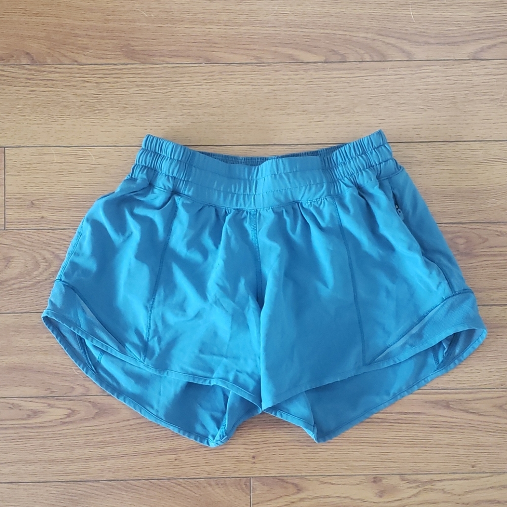 Lululemon Hotty Hot Short II Size 4 Long